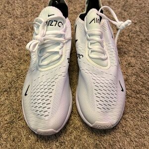 Mens 8 women’s 9 1/2 Nike 270